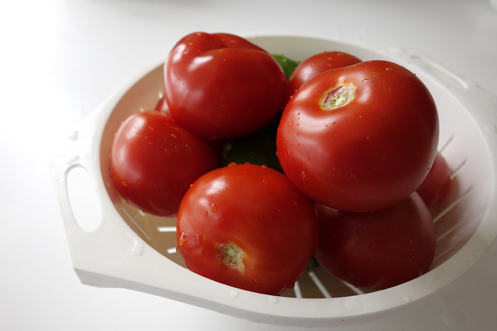 Tomatoes and Cucumbers: The Ethylene Sensitivity Problem (image credits: flickr)