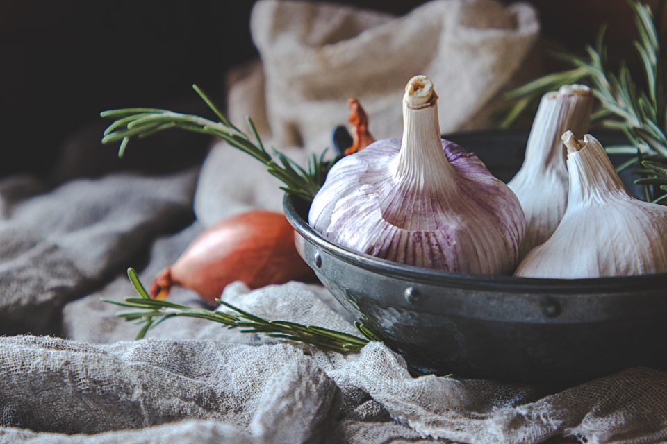 Garlic: The Flavor Bomb (image credits: stocksnap)