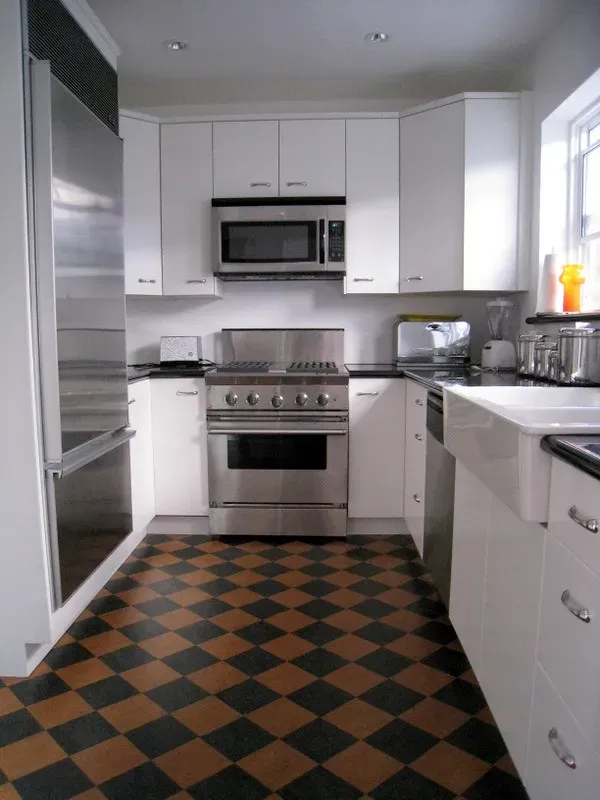 2. Professional-Grade Ranges for the Average Home Cook (Image Credits: Flickr)