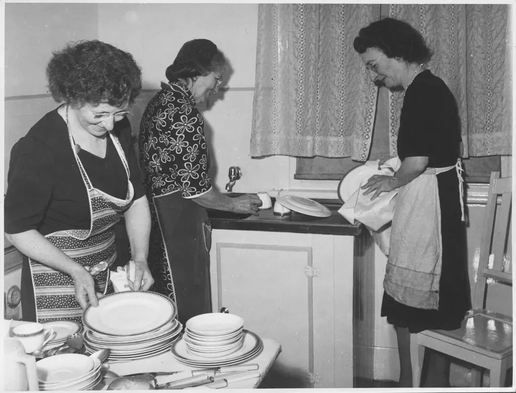 Women Washing Dishes Together Afterward (Image Credits: Wikimedia)