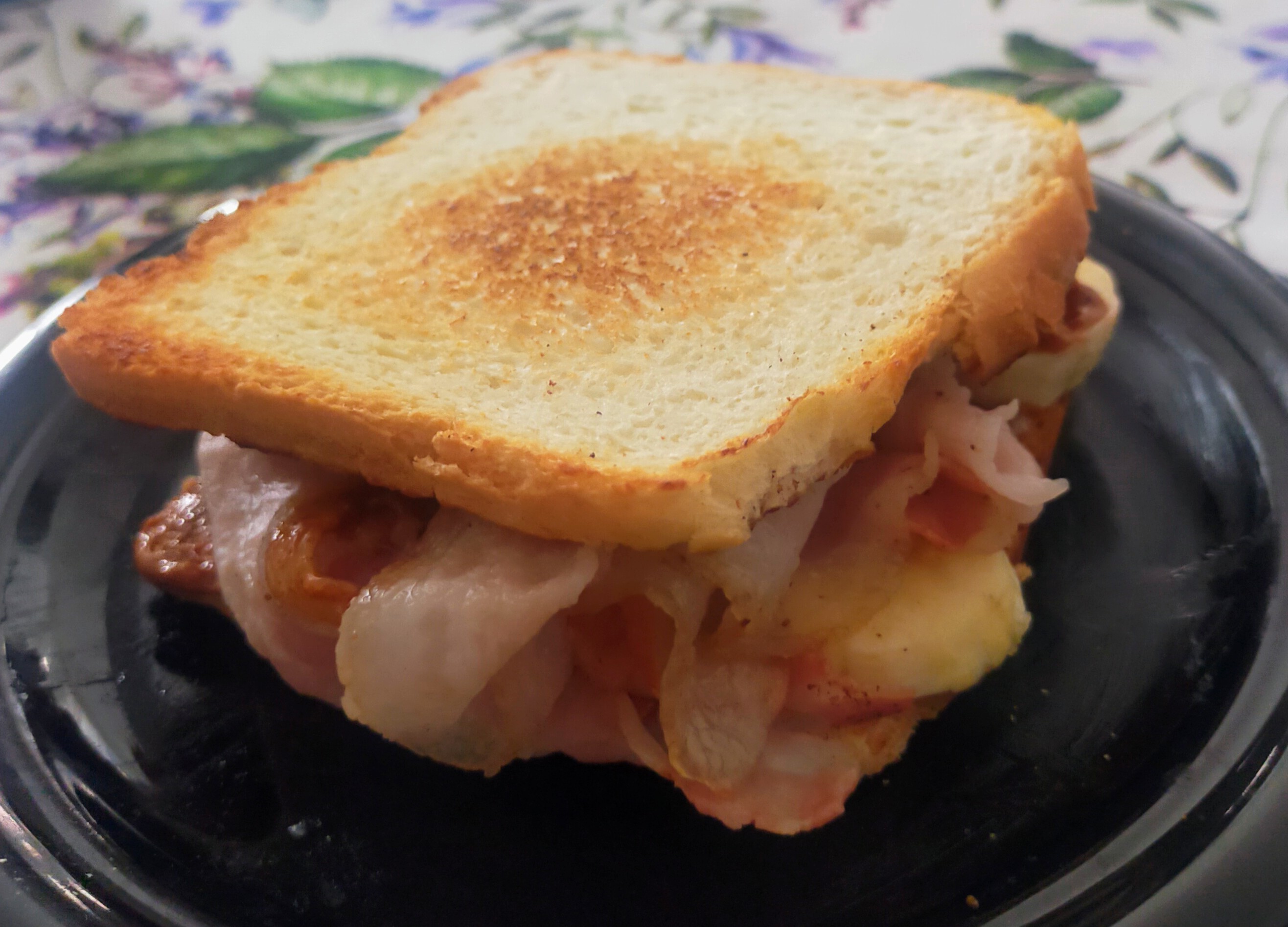 Peanut Butter and Banana Sandwich (image credits: wikimedia)