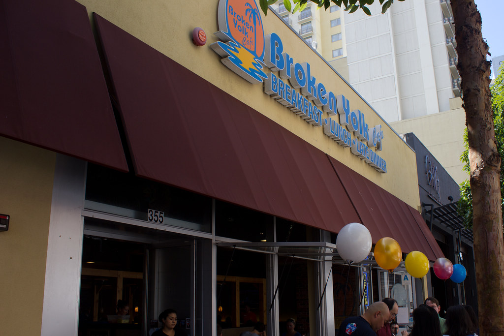 Broken Yolk Cafe - The Mixed Reviews Mystery (image credits: flickr)