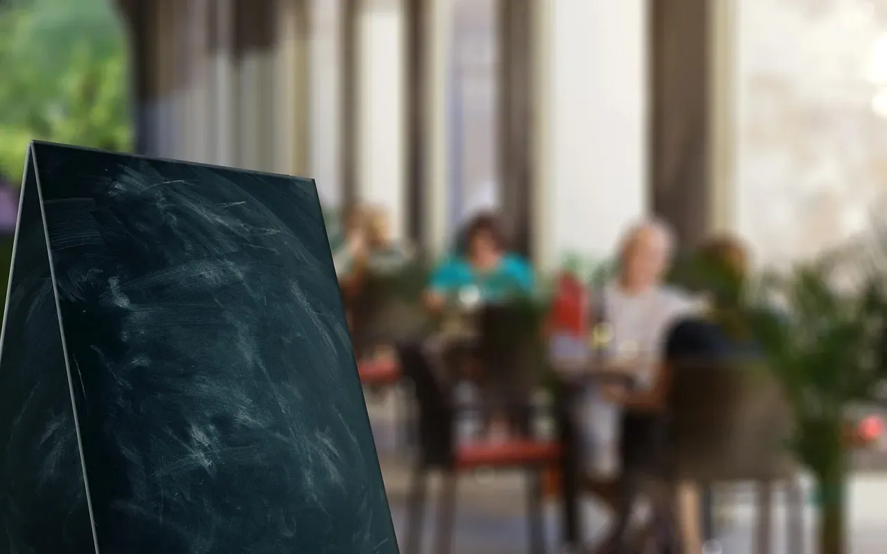 Overly Complex Menus and Empty Dining Rooms (Image Credits: Pixabay)