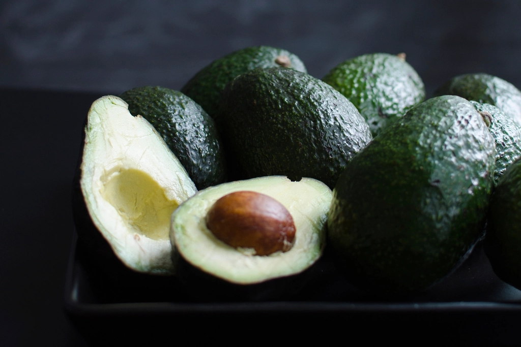 Avocados and Citrus: The Premature Ripening Problem (image credits: rawpixel)