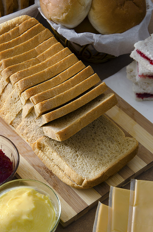 White Bread (image credits: wikimedia)