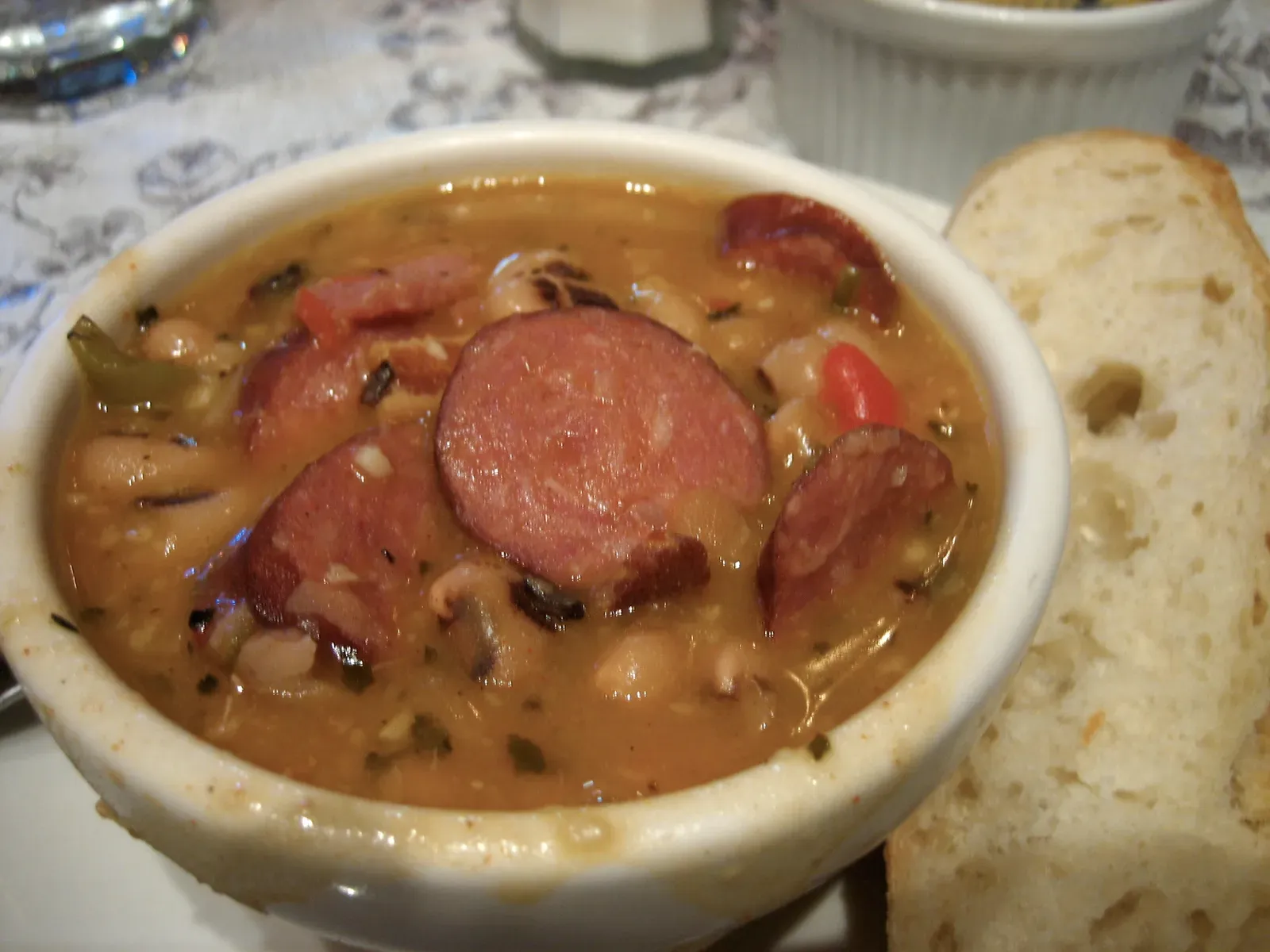 2. Hoppin' John: The New Year's Dish Loaded With Superstition and Soul (Image Credits: Wikimedia)