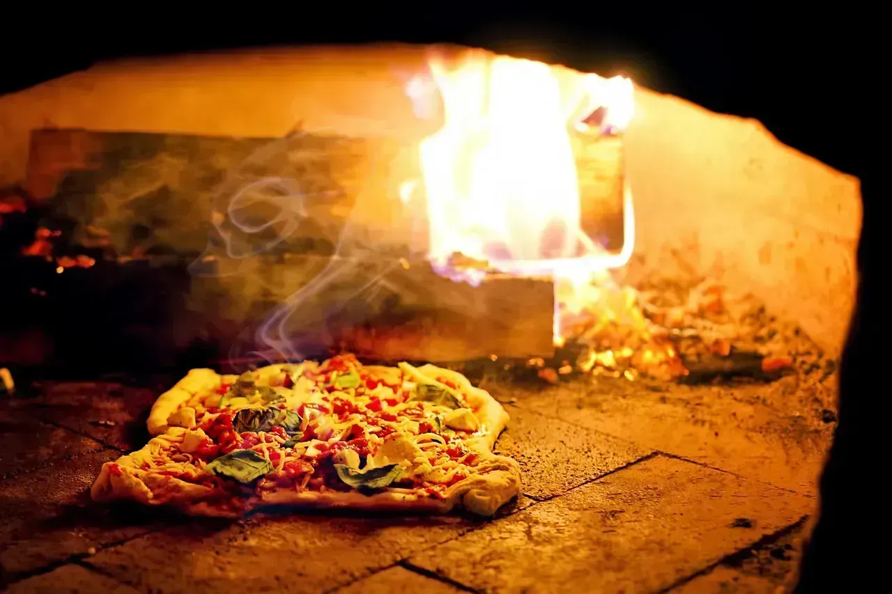 Nearly Every Server Has Battle Scars From Breadstick Burns (Image Credits: Pixabay)