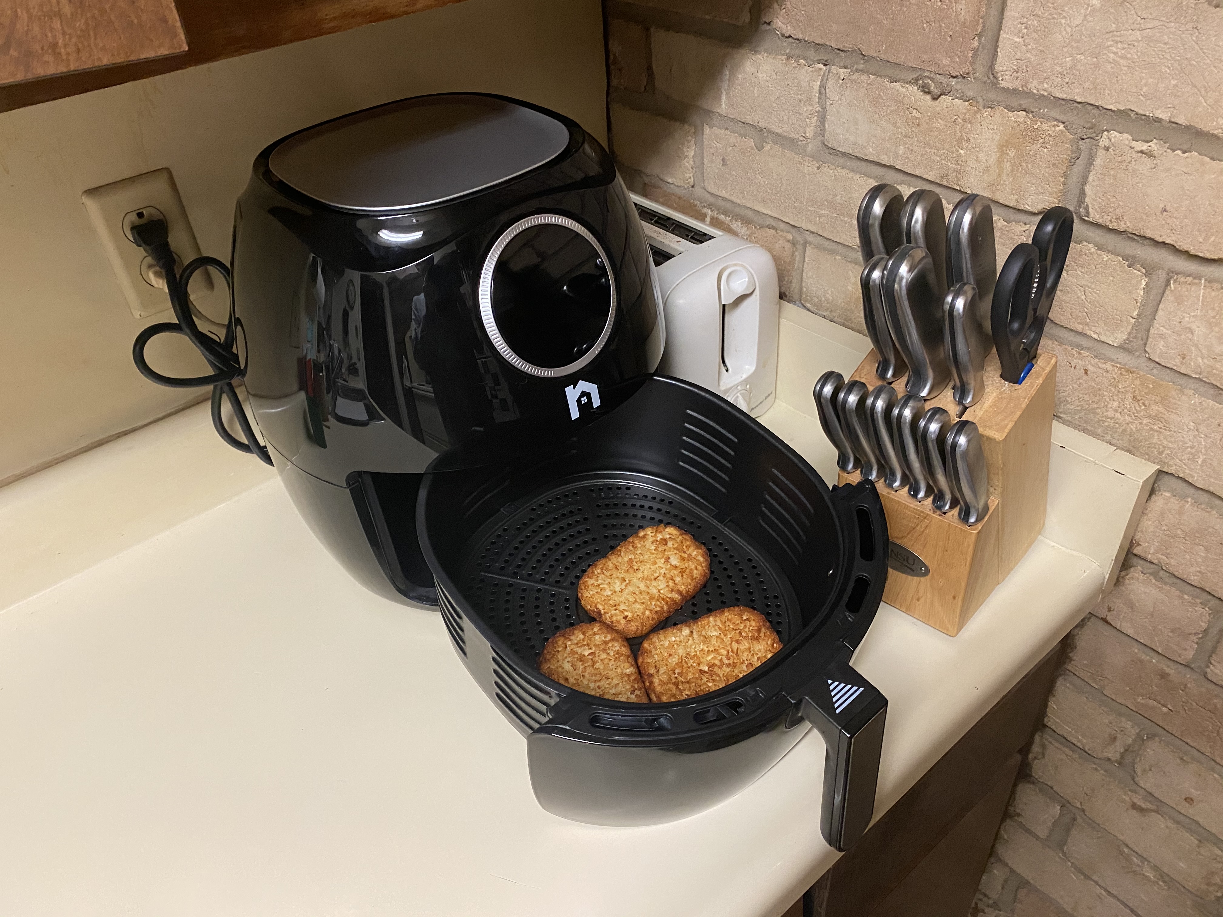 Air Fryer: The Modern Solution (image credits: wikimedia)
