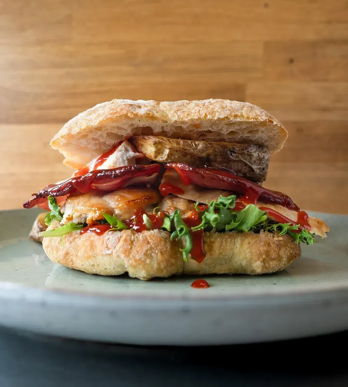 3. The Grilled Chicken Sandwich: Deceivingly "Healthy" (Image Credits: Pixabay)