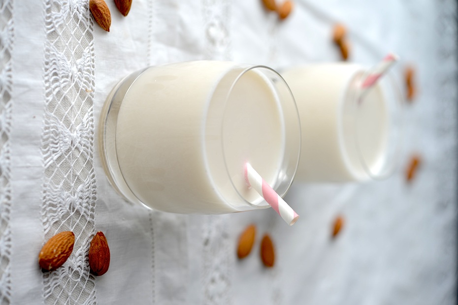 Almond Milk: The Dairy-Free Darling (image credits: wikimedia)