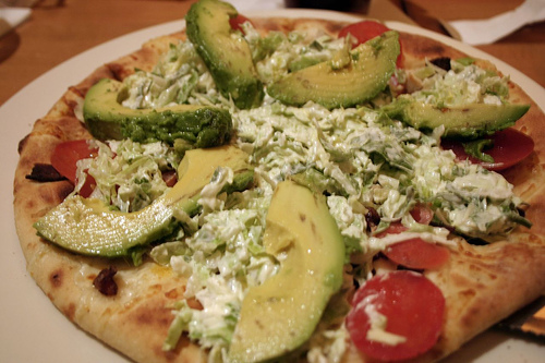 California-Style: Gourmet Toppings Meet Artisan Crust (image credits: wikimedia)