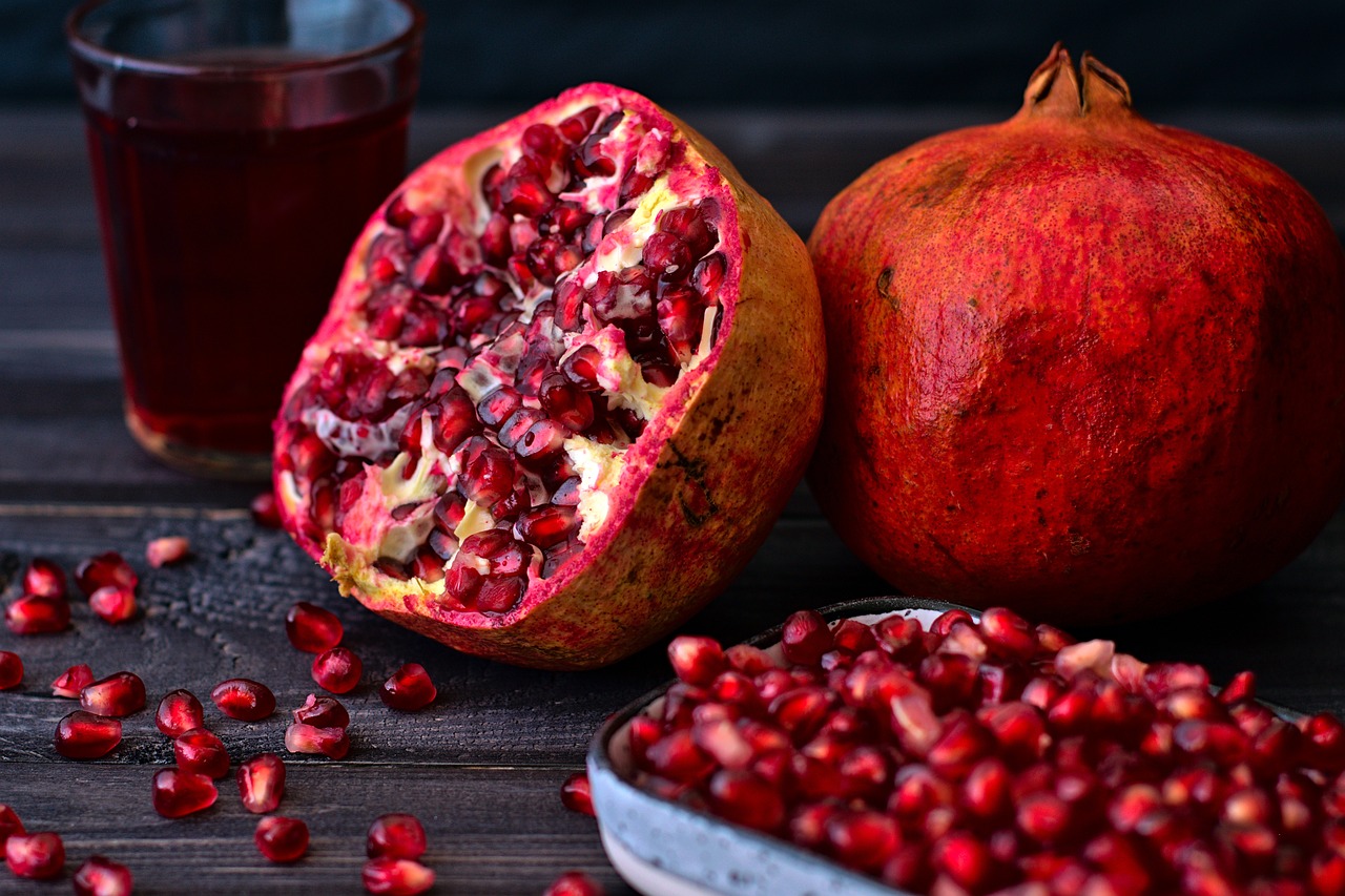 Pomegranate (Juice or Seeds) (image credits: pixabay)