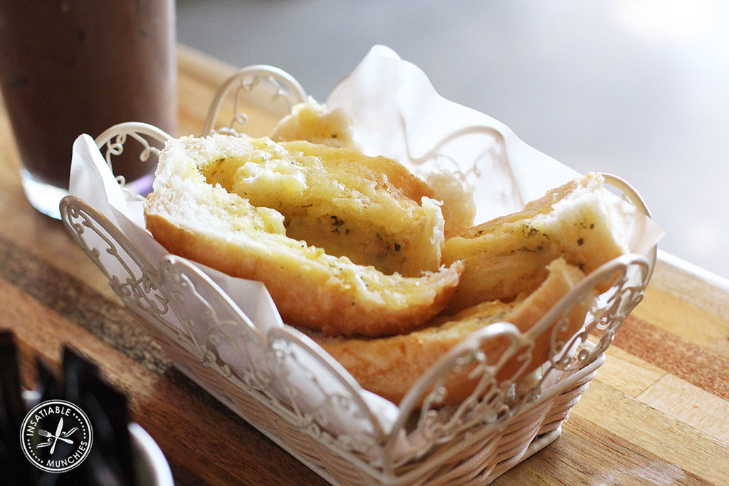 Cheesy Bloomin' Bread (image credits: flickr)