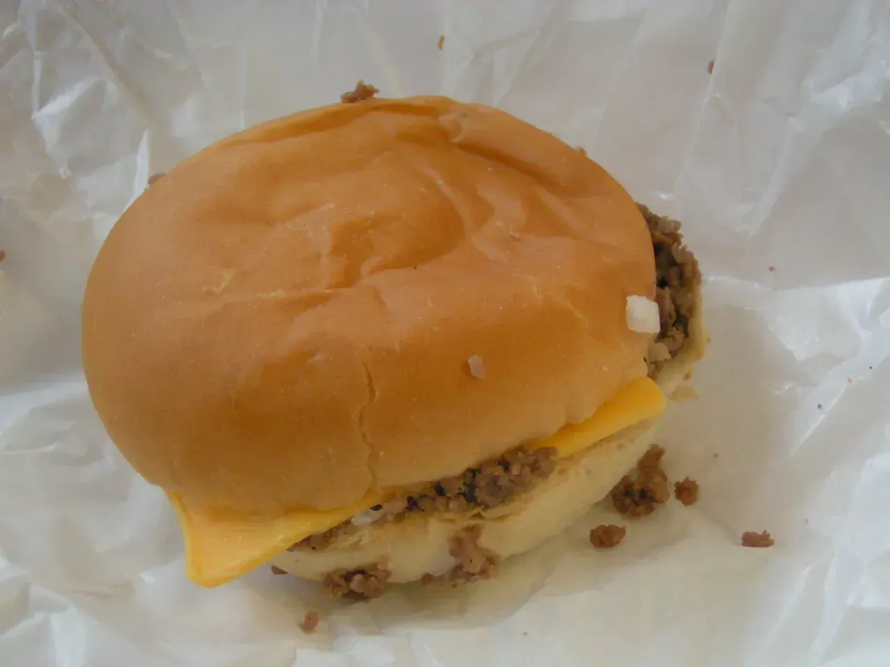 The Tavern Sandwich Iowa Refuses to Share (Image Credits: Maid-Rite #1, CC BY 2.0, https://commons.wikimedia.org/w/index.php?curid=6315874)
