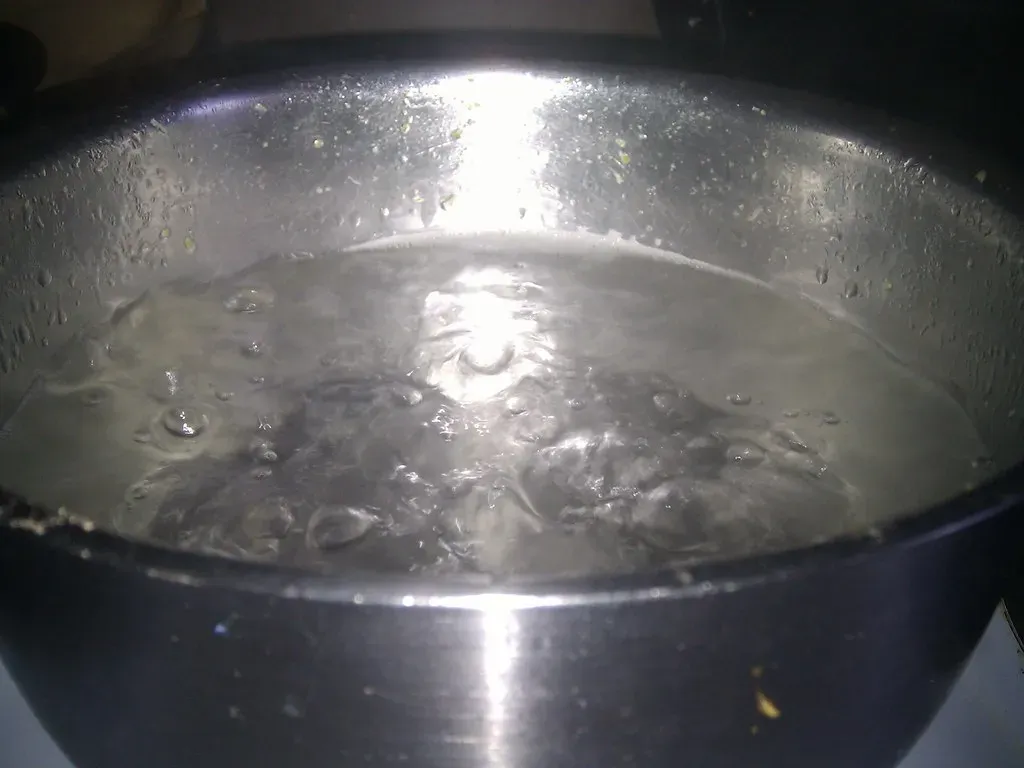 Adding Salt Makes Water Boil Faster (Image Credits: Flickr)