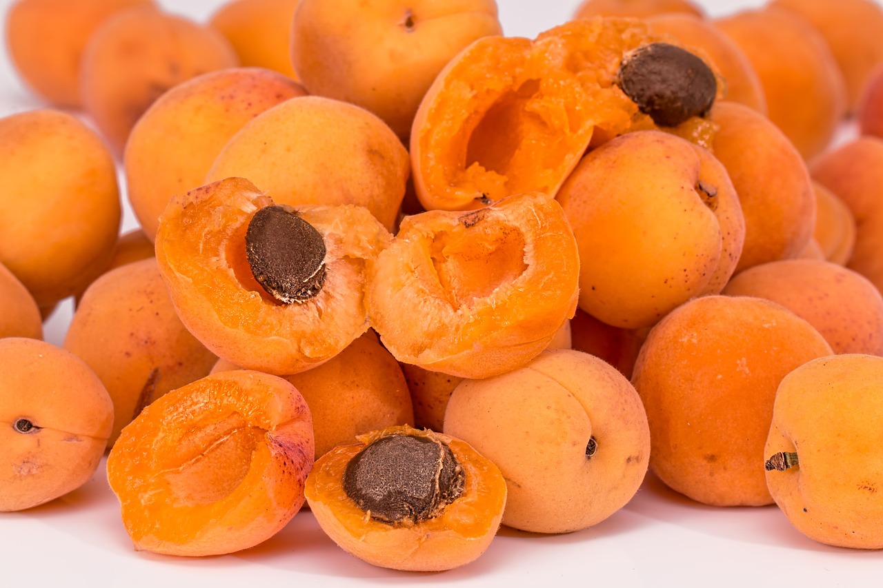 Stone Fruits: Nature's Cyanide Capsules (image credits: pixabay)