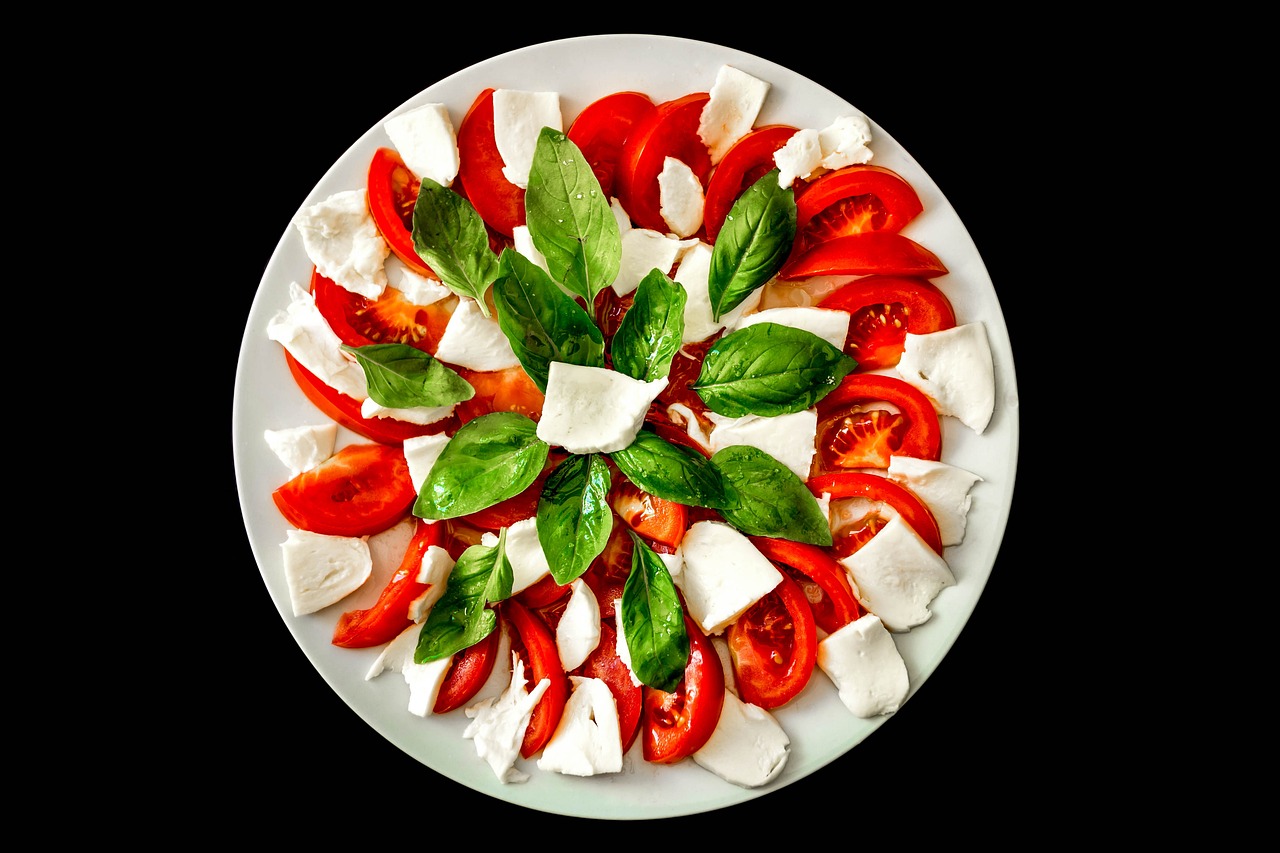 Summer Caprese Salad (image credits: pixabay)