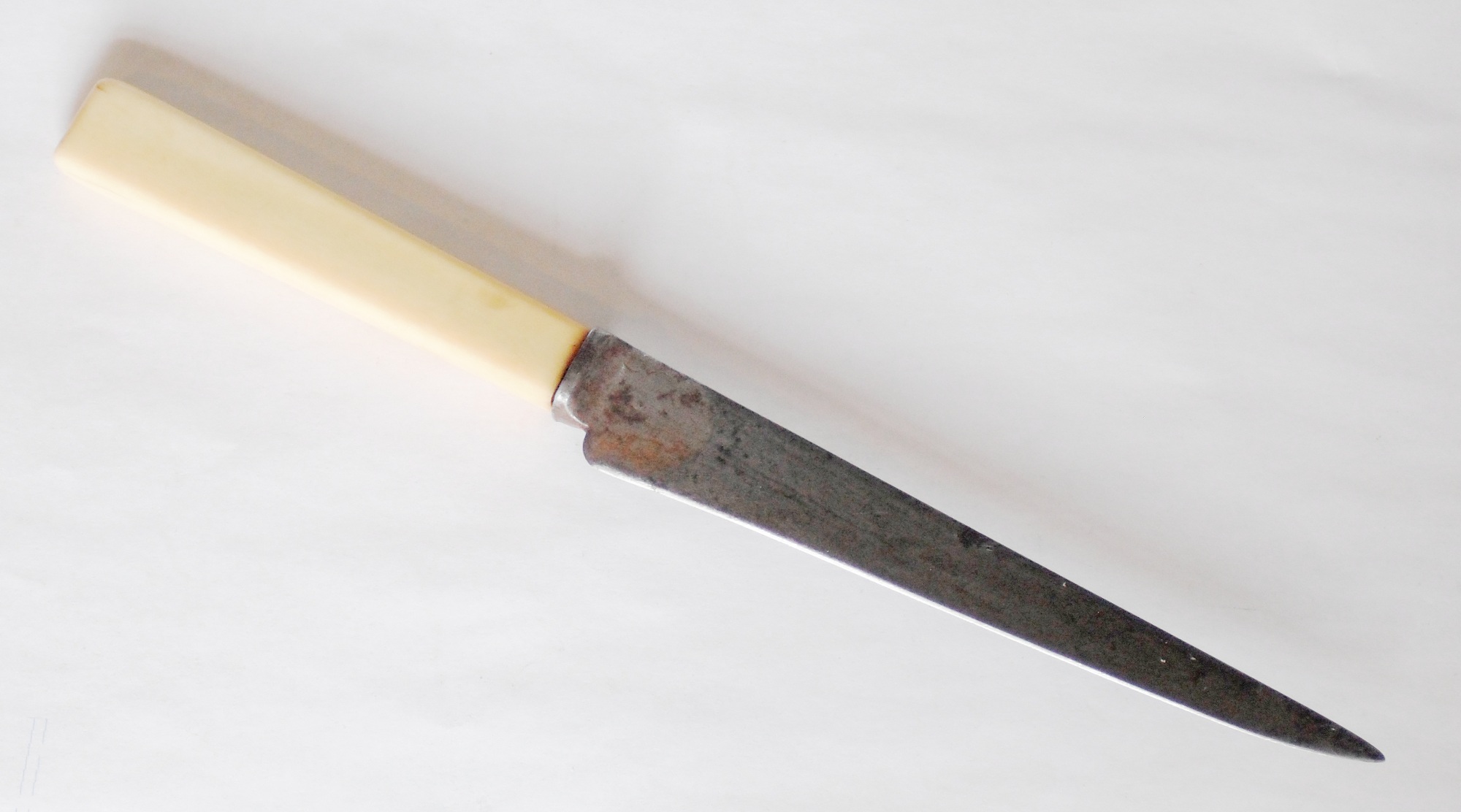 The Draw Cut: Perfect for Slicing Soft Ingredients (image credits: wikimedia)