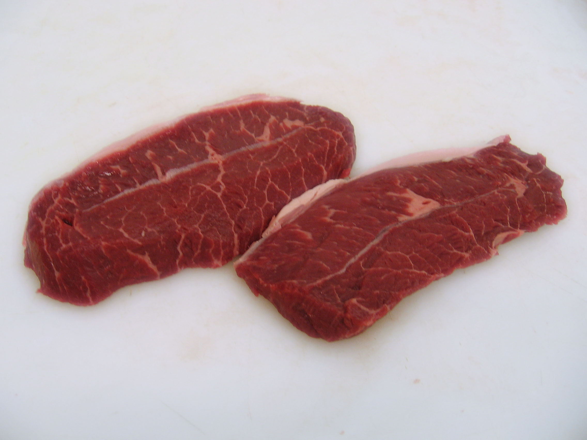 Blade Steak - The Gristle Problem (image credits: Transferred from en.wikipedia to Commons., CC BY-SA 3.0, https://commons.wikimedia.org/w/index.php?curid=2424244)