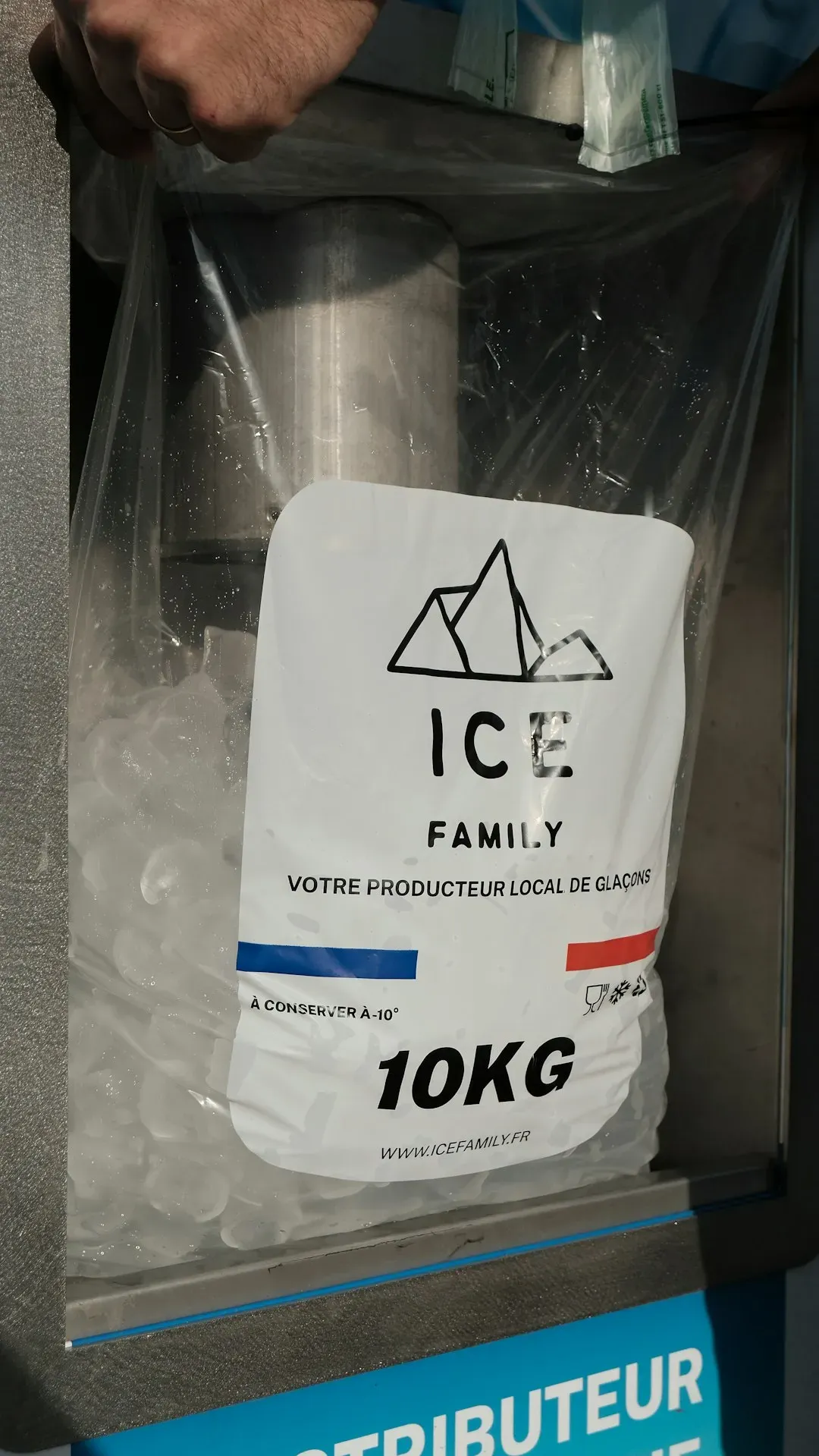 The Ice Machine Nobody Wants to Think About (Image Credits: Unsplash)