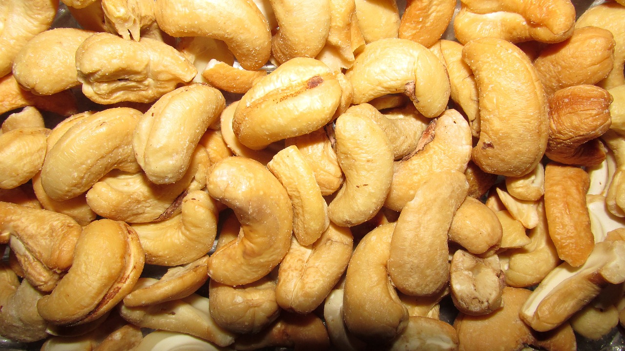 Cashews: The Creamy Delight (image credits: pixabay)