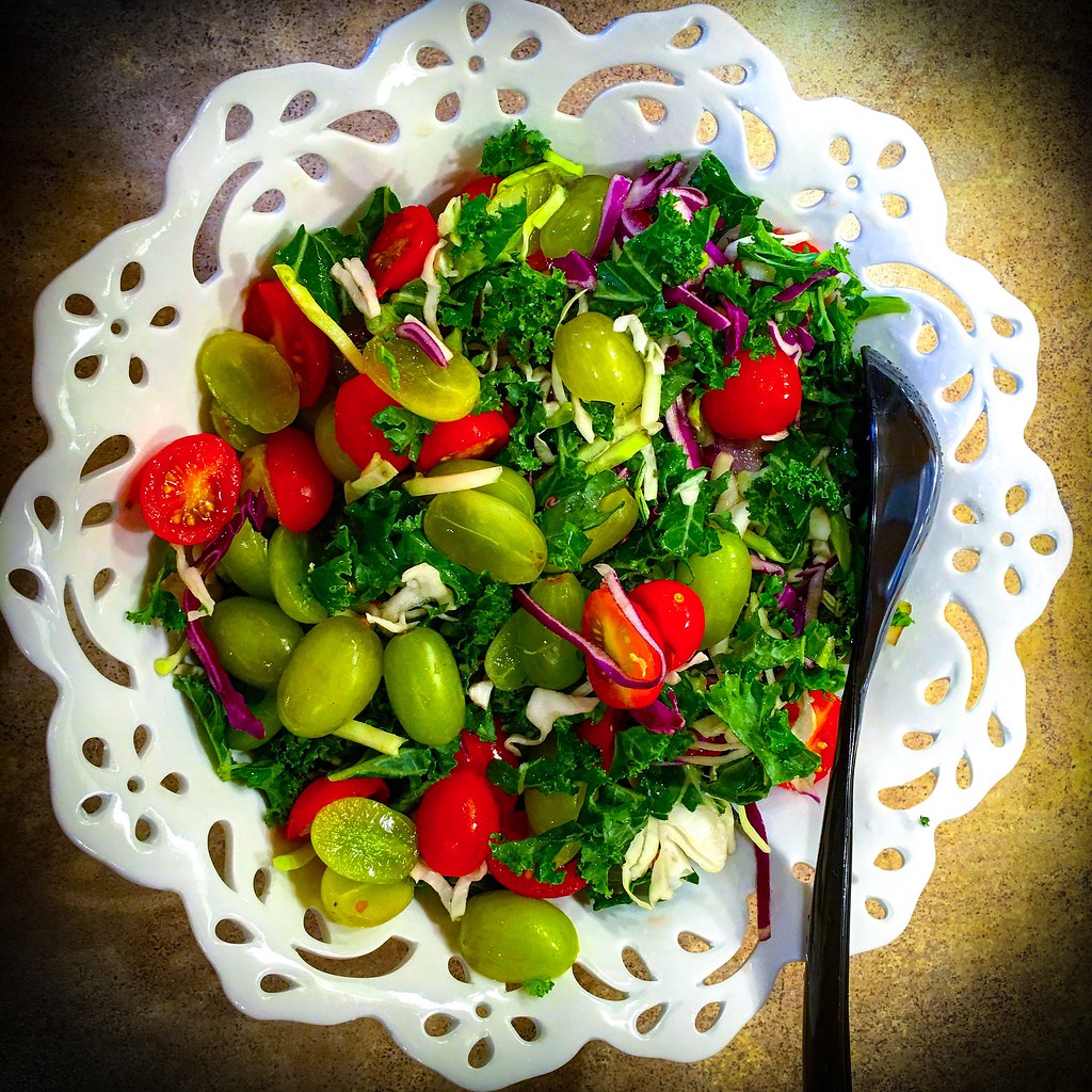 Salad with Raw Veggies (Especially Kale & Cabbage) (image credits: flickr)