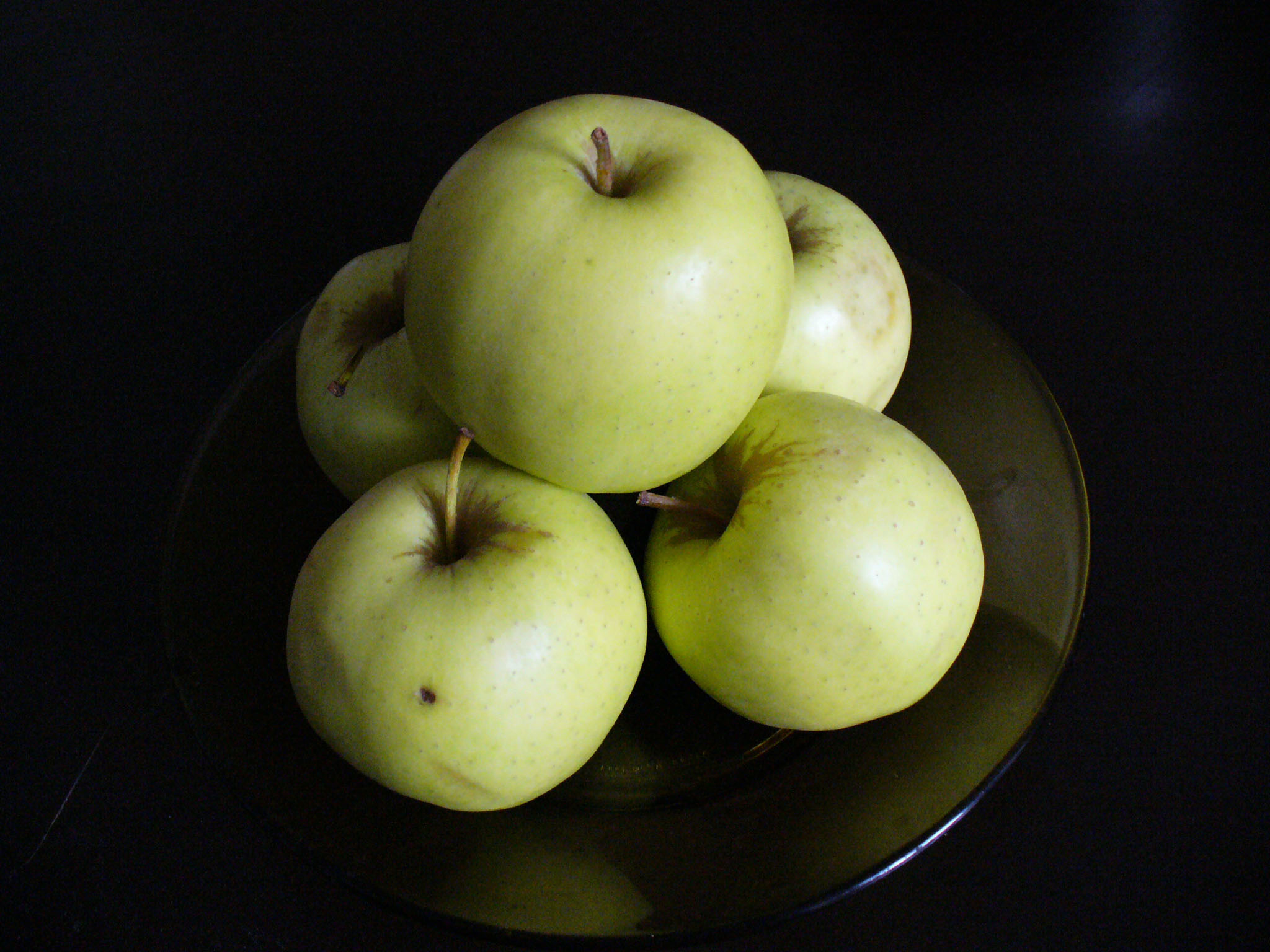 Apples: Reliable, Accessible, and Supported by the Latest Research (image credits: wikimedia)