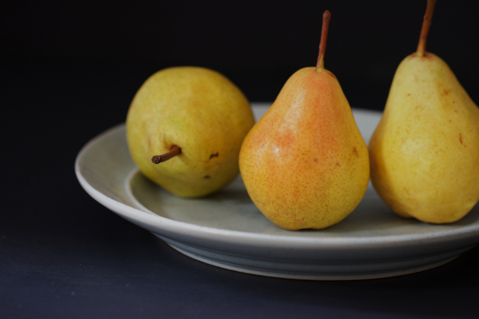 Pears: A Fiber-Rich Choice (image credits: stocksnap)