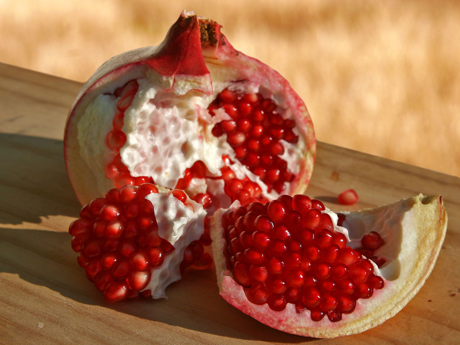 Pomegranates: Juicy Antioxidant Giants (image credits: wikimedia)