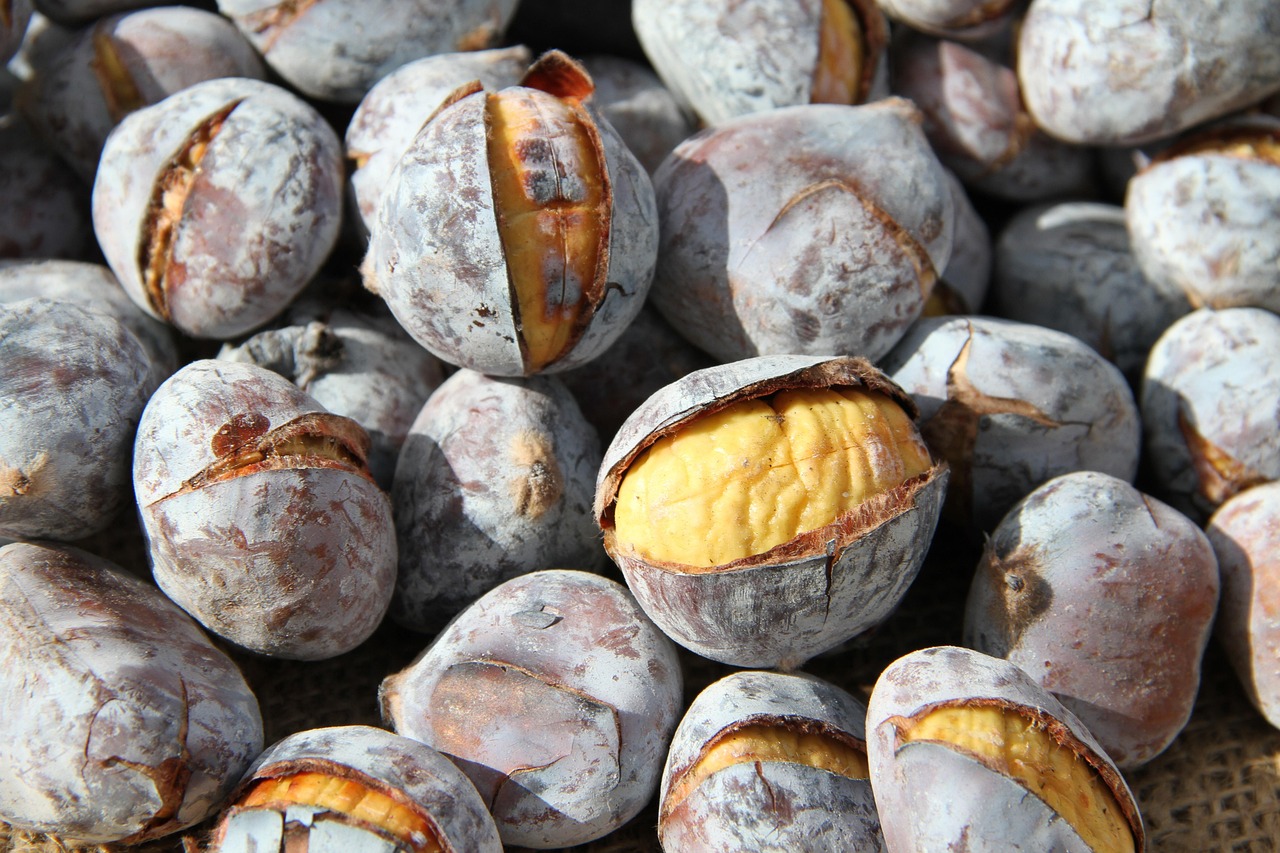 Chestnuts: The Low-Calorie Option (image credits: pixabay)