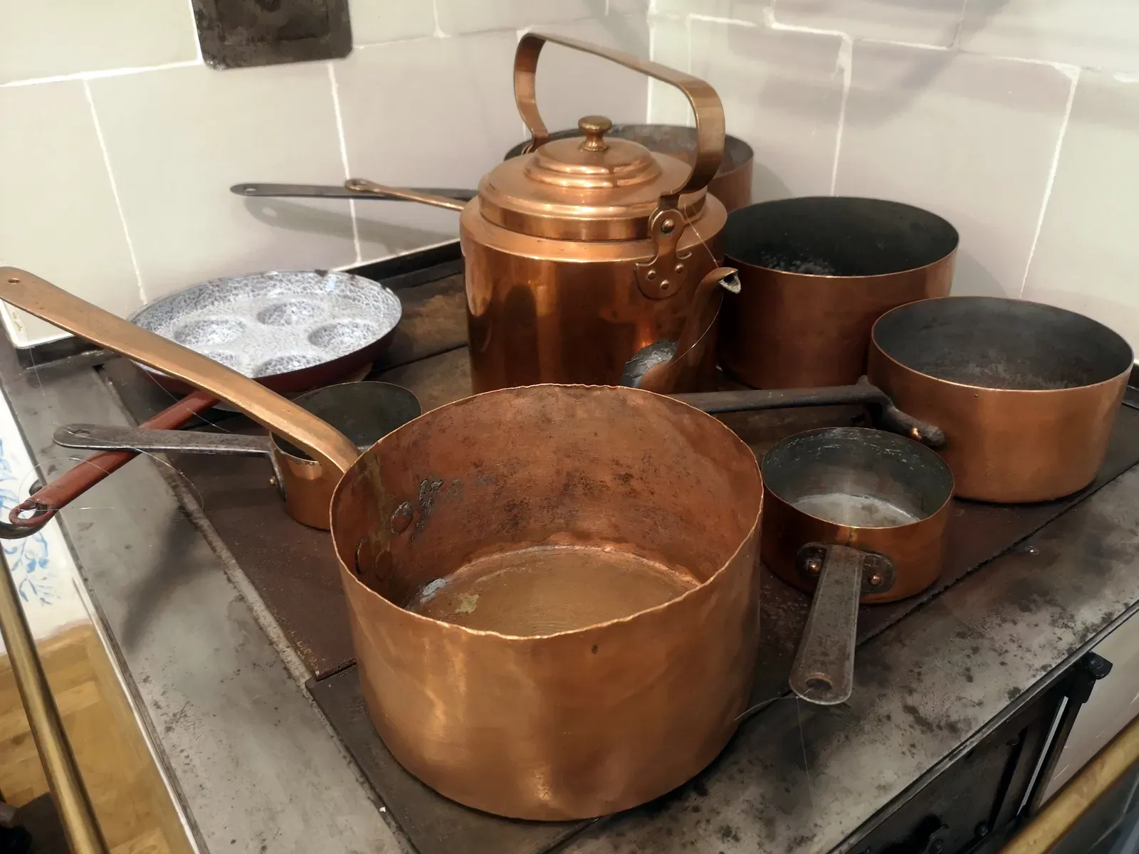 3. Unlined Copper Cookware: Beautiful but Hazardous (Image Credits: Wikimedia)