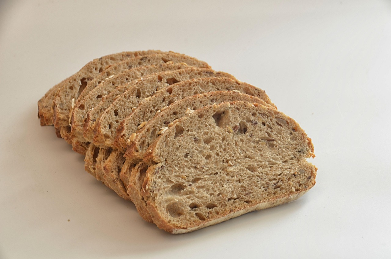 6. Oat Bread: Heart-Healthy and Delicious (image credits: pixabay)