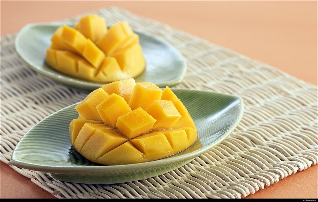 Mangoes: Tropical Sweetness Overload (image credits: pixabay)