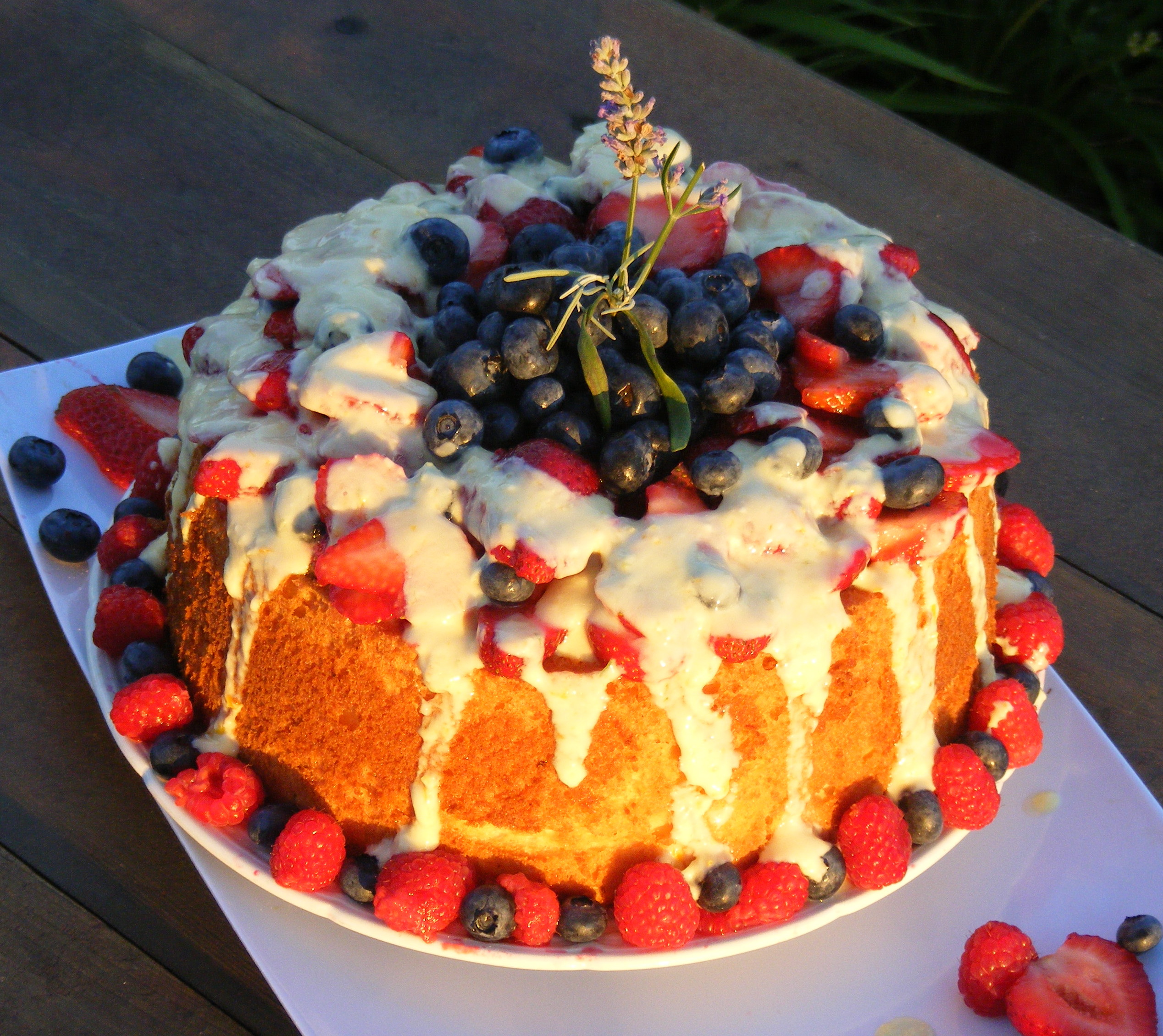 Angel Food Cake (image credits: wikimedia)