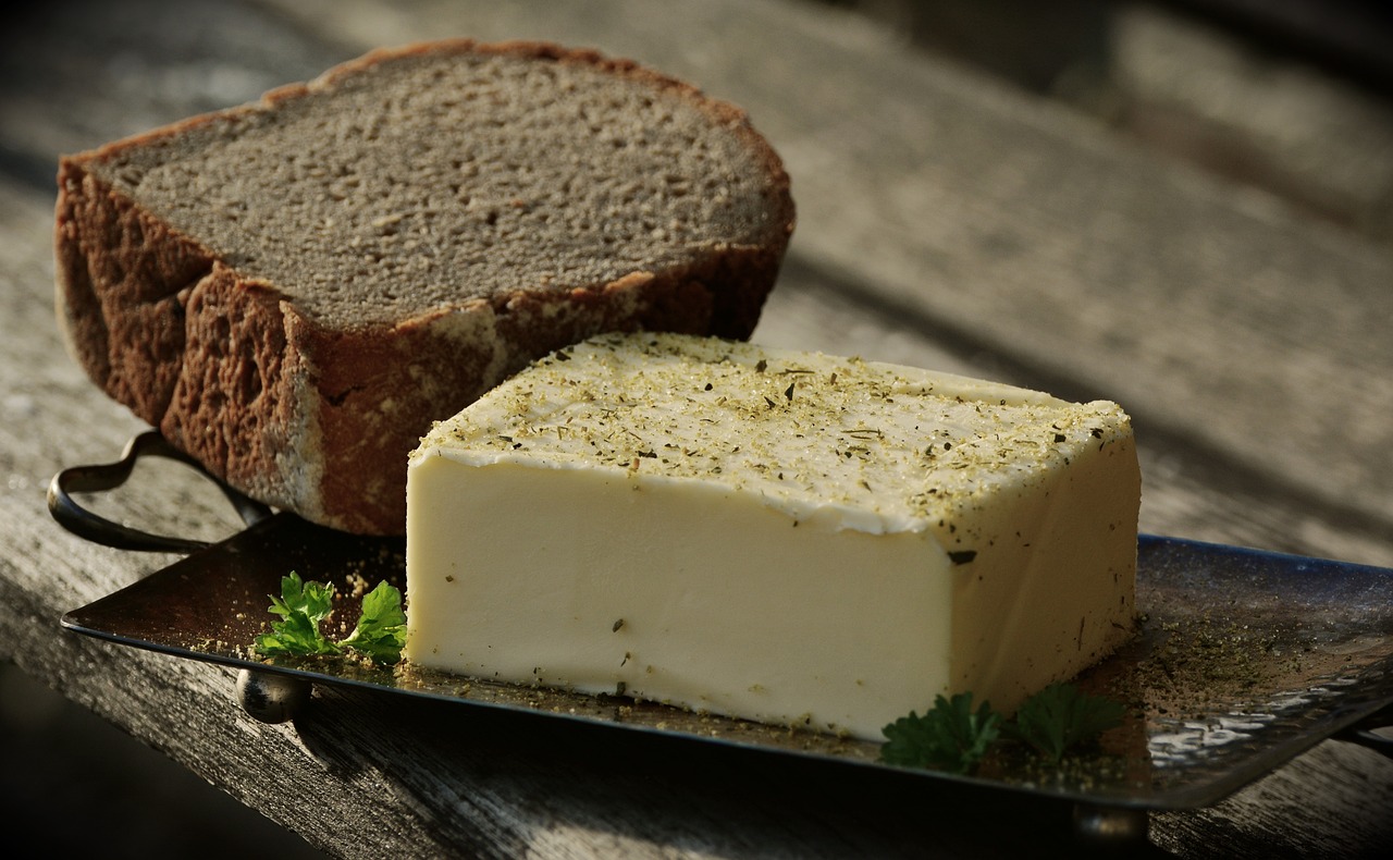 Infusing Oils and Butters: Roasted Herbs as Flavor Bombs (image credits: pixabay)