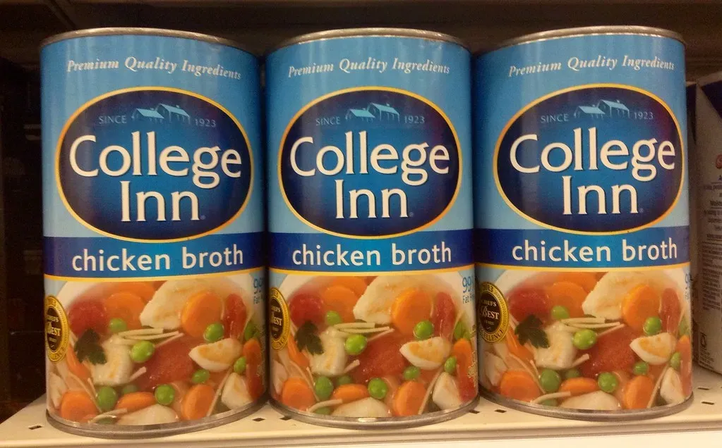 Canned Chicken Broth: The Foundation of Quick Meals (Image Credits: Flickr)