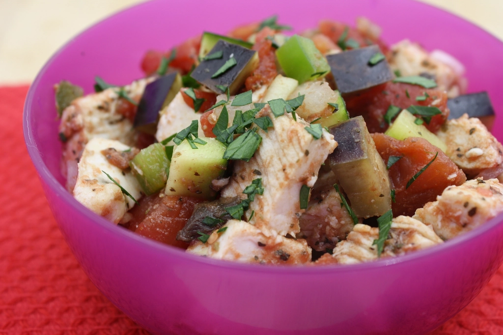 Chipotle: Salad Bowl (Chicken, No Rice, Extra Veggies) (image credits: rawpixel)
