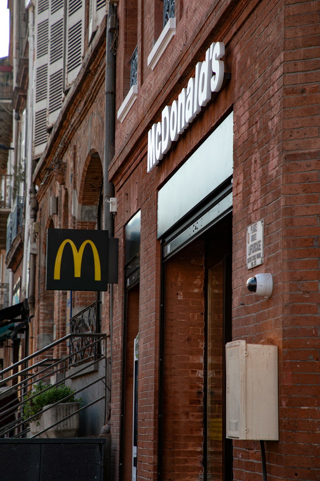 McDonald’s: The Golden Arches Reign Supreme (image credits: unsplash)