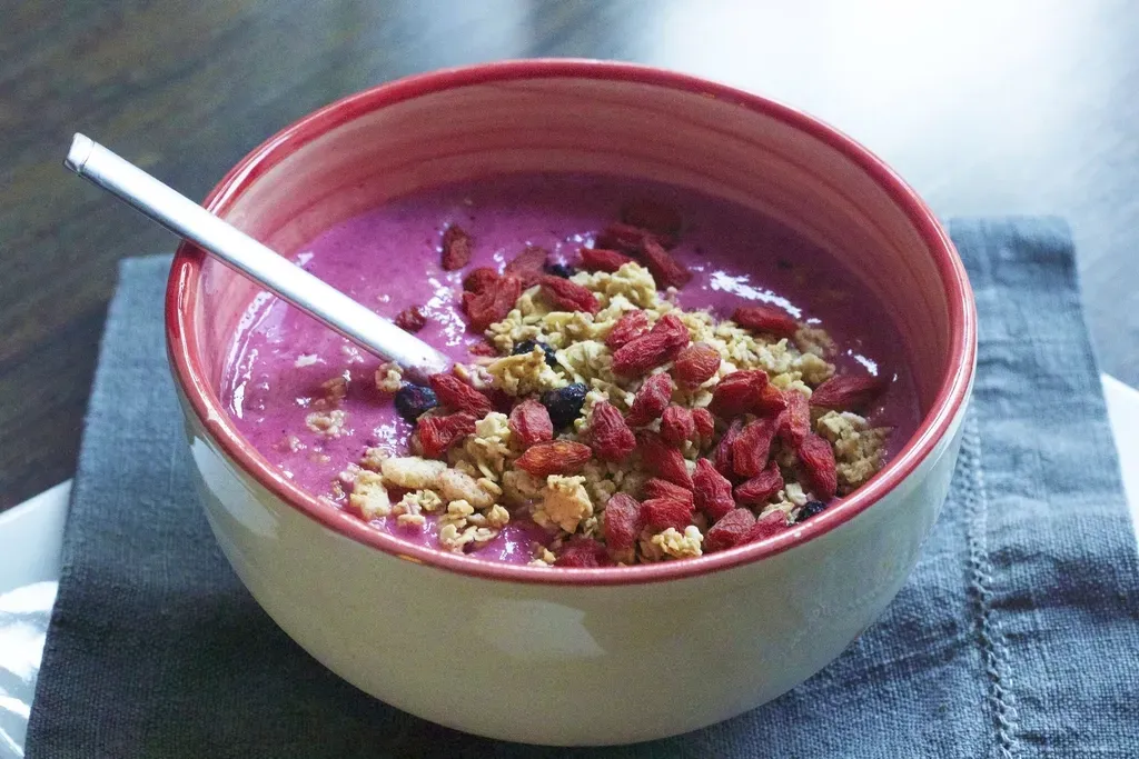 Pisces: Berry Smoothie Bowl (Image Credits: Rawpixel)