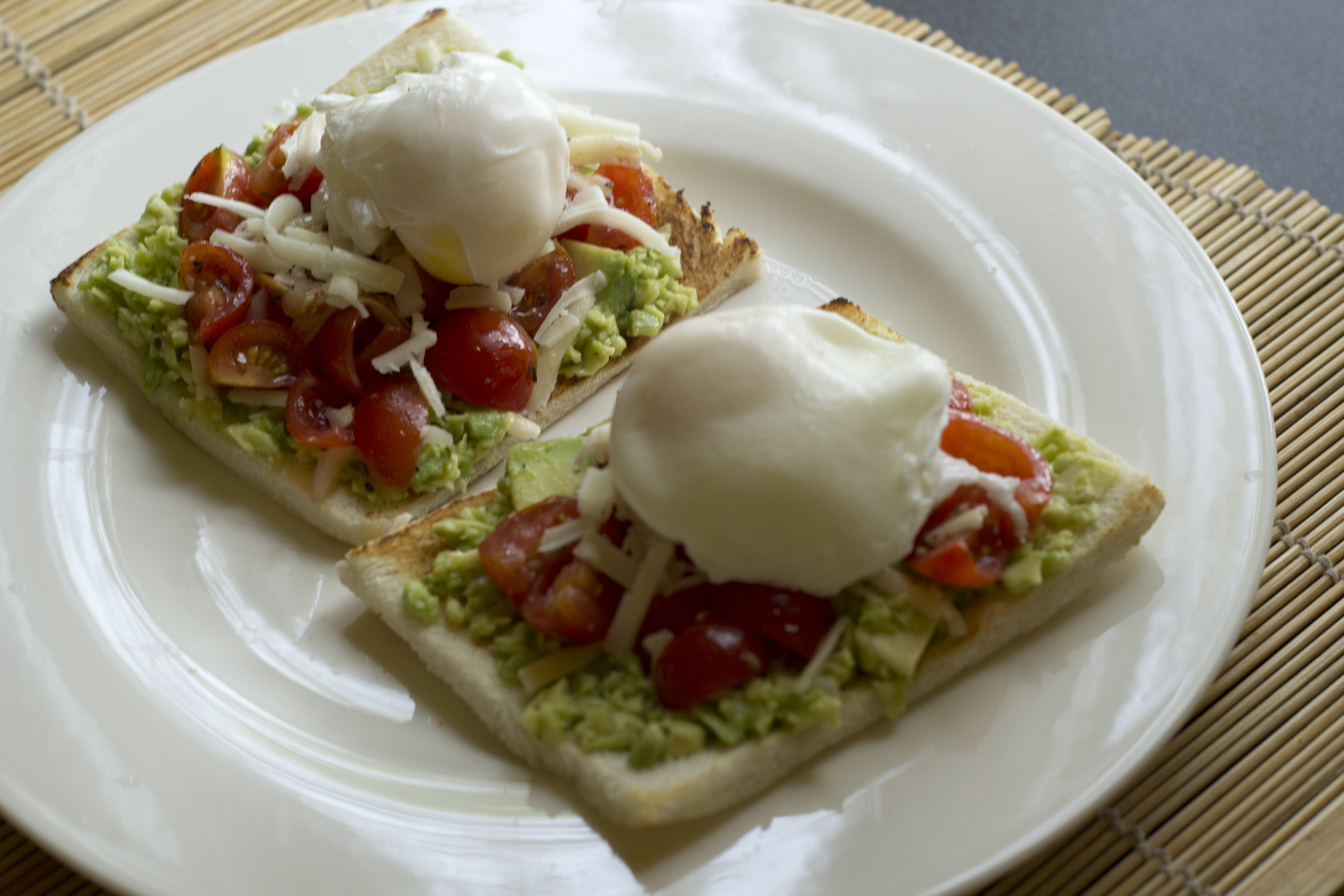 Whole Grain Toast with Avocado and Eggs (image credits: wikimedia)