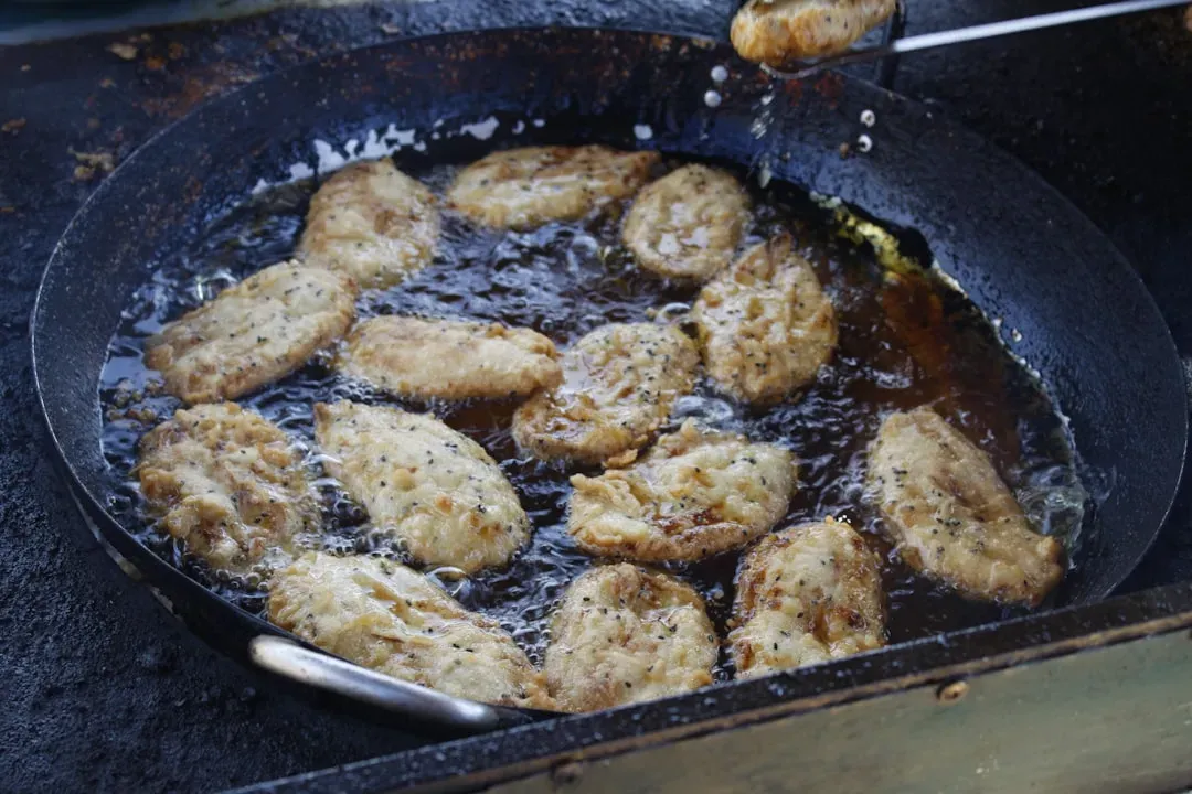 Peanut Oil: The Deep-Frying Classic (Image Credits: Unsplash)
