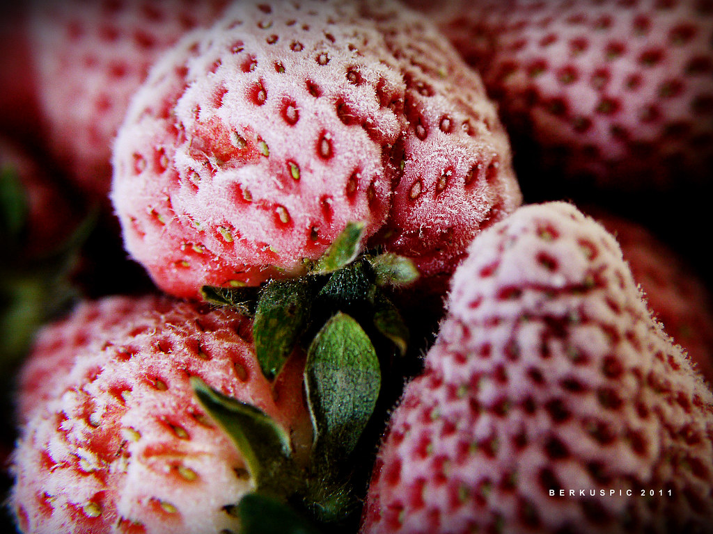 Strawberries Maintain Their Cancer-Fighting Properties When Frozen (image credits: flickr)