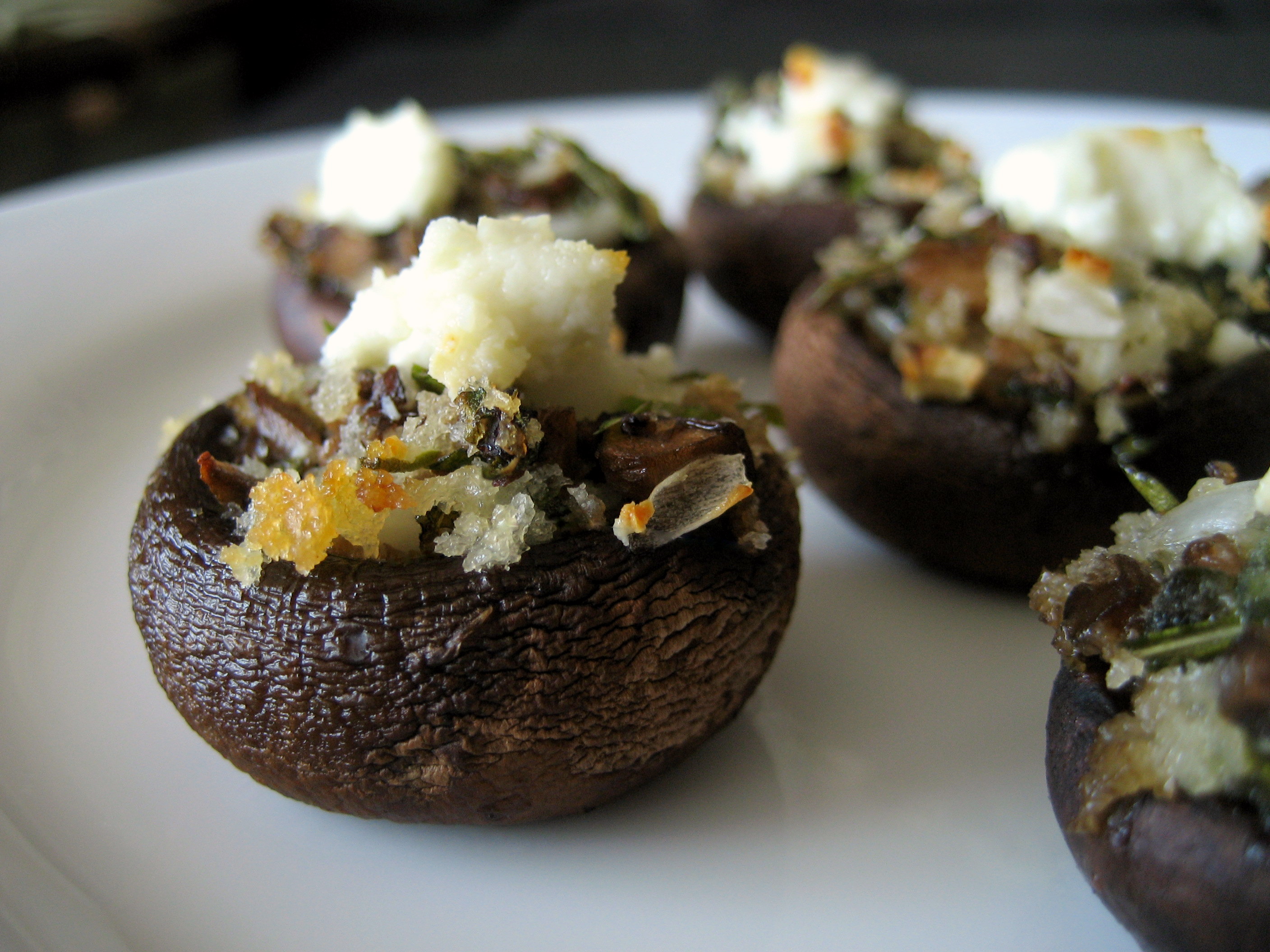Stuffed Mushrooms: The Earthy Crowd-Pleaser (image credits: wikimedia)