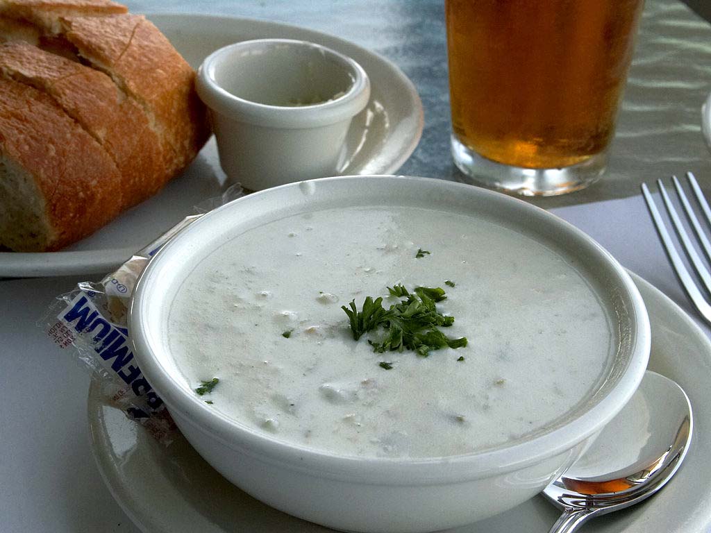 Massachusetts: New England Clam Chowder (Image Credits: Wikimedia)