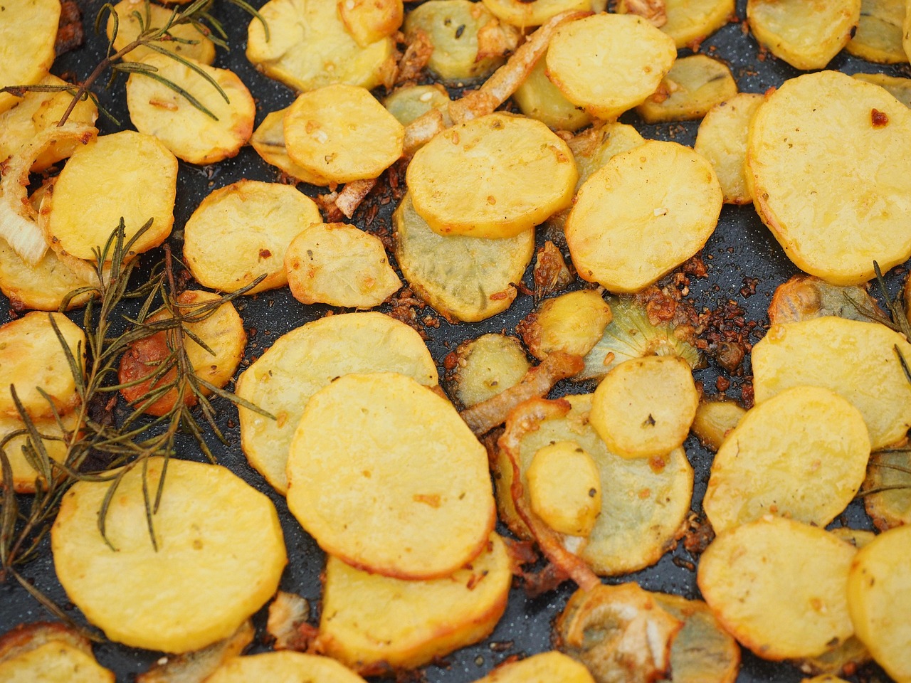 Sweet Potatoes: Nutrient-Dense and Satisfying (image credits: pixabay)