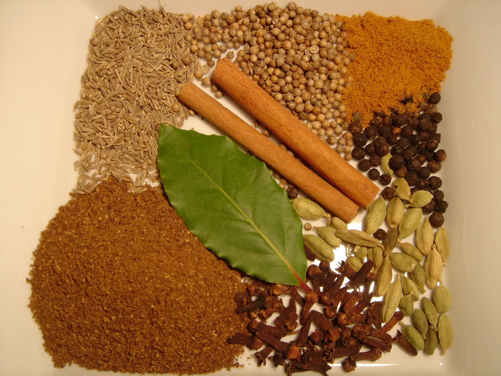 Ground Spices Lose Potency Much Faster Than You Think (Image Credits: Wikimedia)