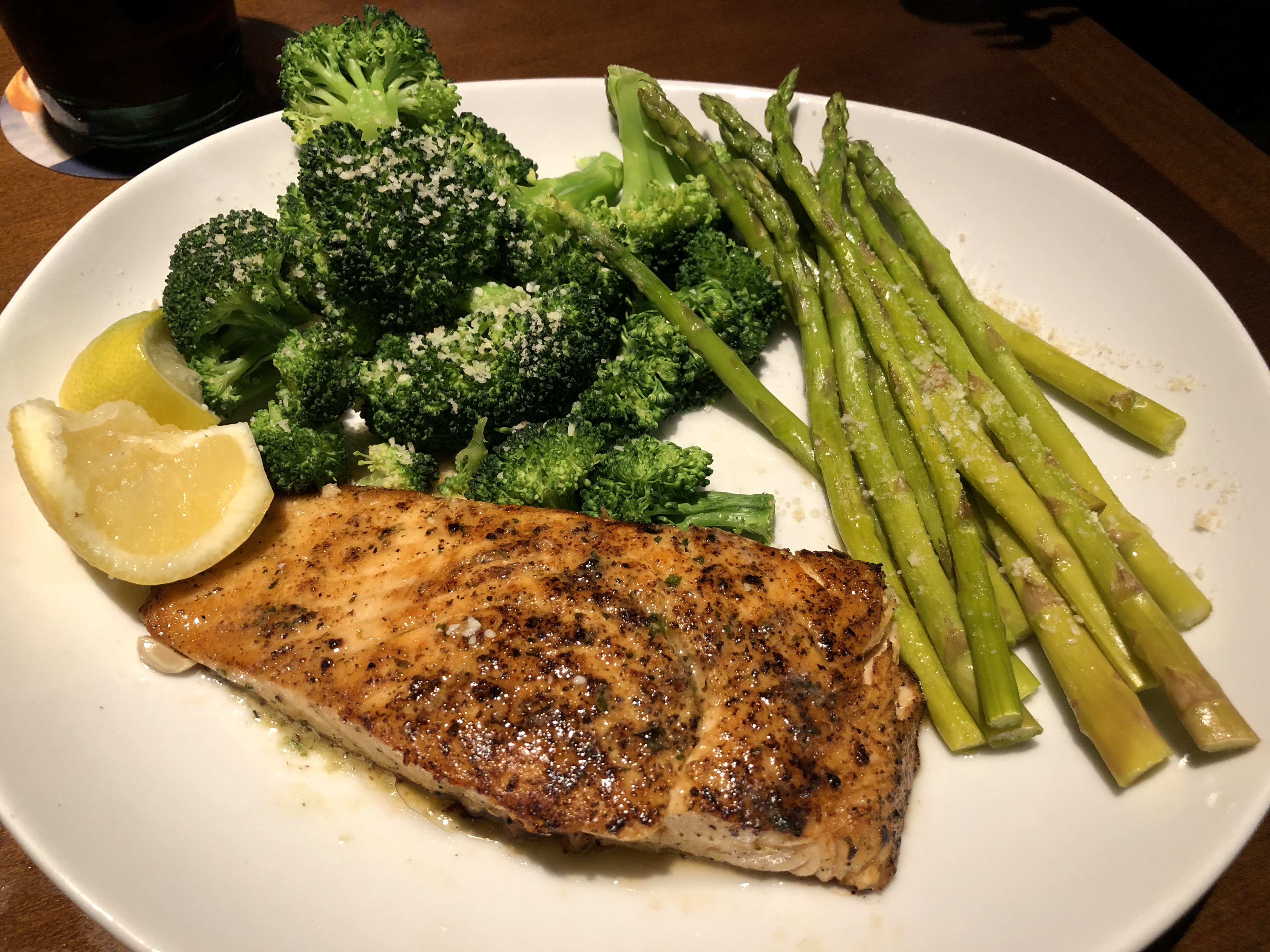Grilled Salmon with Asparagus (image credits: wikimedia)