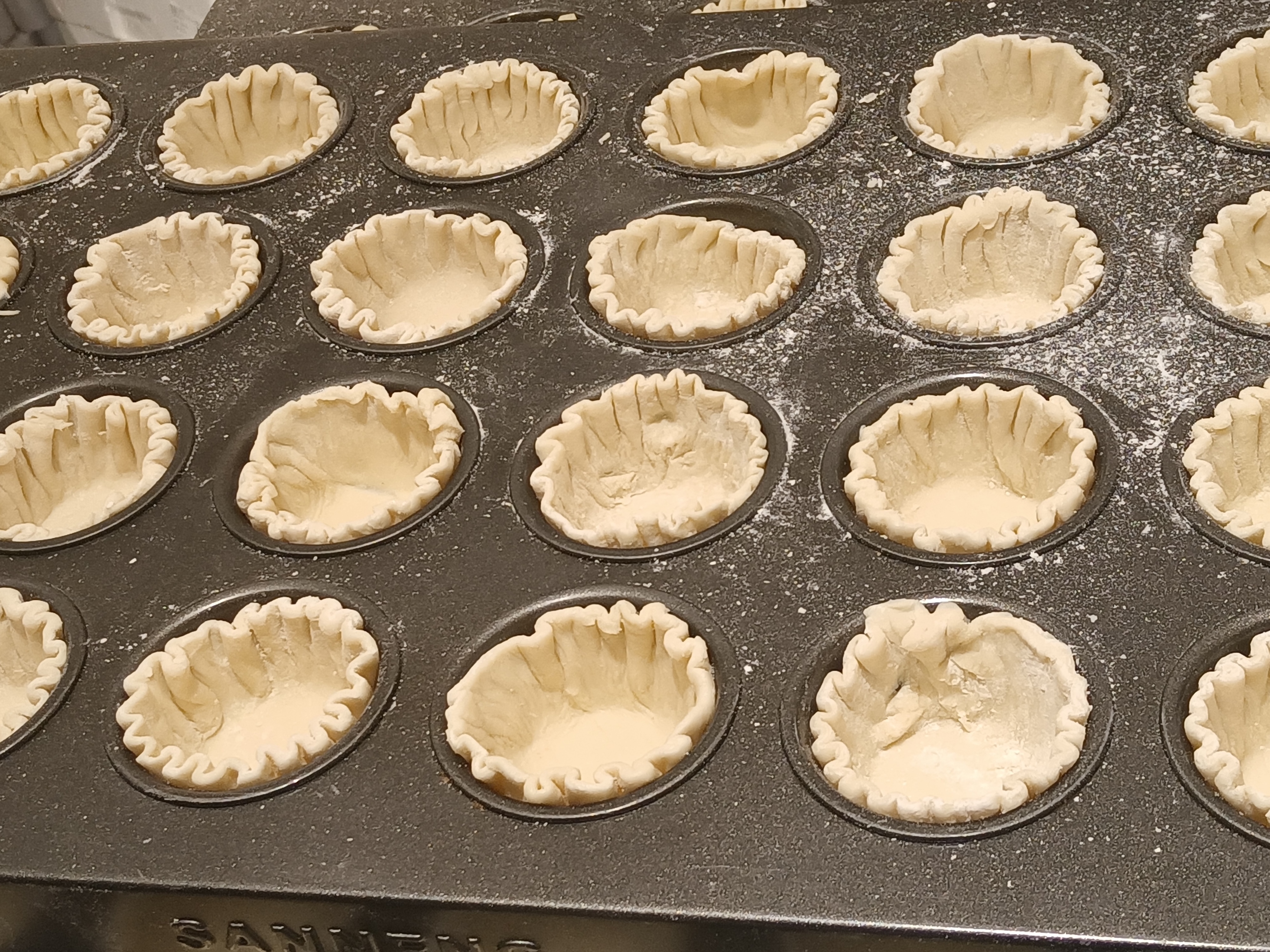 The Art of Making the Perfect Crust (image credits: wikimedia)