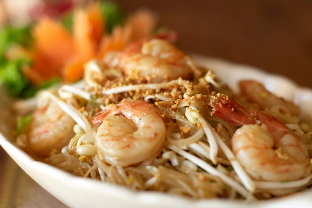 Pad Thai's Chinese Wok Meets Thai Flavors (image credits: rawpixel)