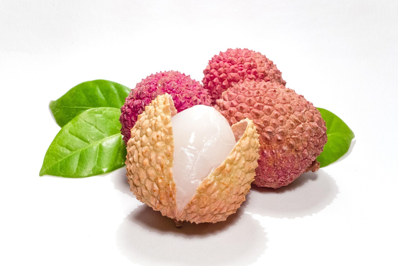 Lychees: Small, Exotic, and Surprisingly Sugary (image credits: pixabay)